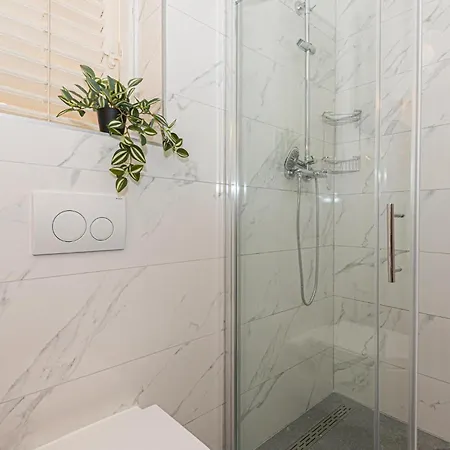 Three-bedroom In * 希贝尼克