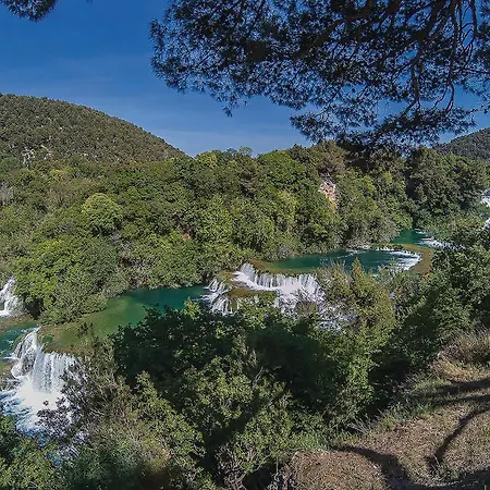 Appartement Three-bedroom In *