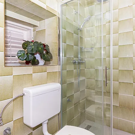 Three-bedroom In Apartman