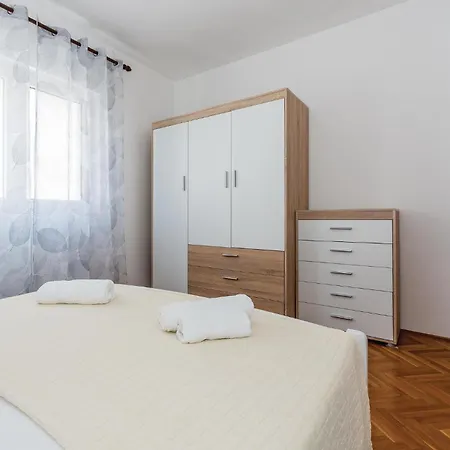 3 Bedroom Stunning In *