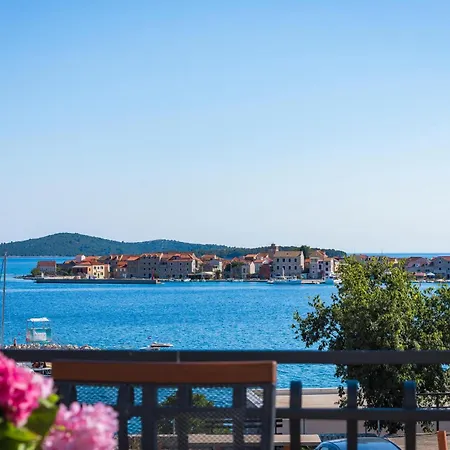 Three-bedroom In Lägenhet
