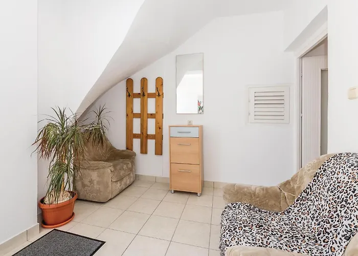 דירה Three-bedroom In